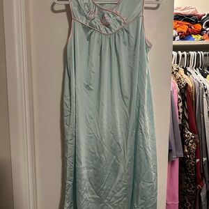 Chic Sleeveless Chemise in Light green